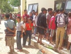 Jemput Bola di Kabupaten Sumba Barat Daya, Dukcapil Bagikan 8.533 Dokumen Kependudukan