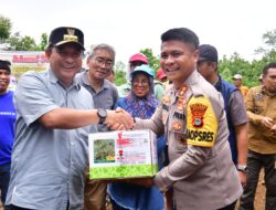 Upaya Pj Gubernur Bahtiar Lestarikan Kawasan Rammang-rammang, Tanam Sukun Hingga Tebar Benih Ikan