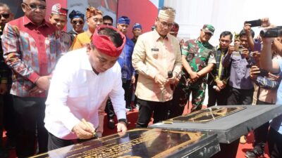 Pj. Gubernur Sultra Resmikan Kantor Bupati Buton Tengah