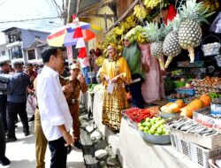 Presiden Jokowi Tinjau Pasar Tumpah Mamasa, Cek Harga dan Infrastruktur Pasar
