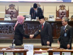 Pj Gubernur Agus Fatoni Sampaikan Jawaban Atas Pandangan Umum Fraksi Terhadap Pembahasan 6 Raperda di DPRD Sumsel