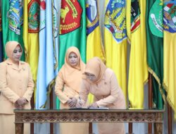 Serah Terima Jabatan Ketua DWP Kemendagri, Nani Suhajar Apresiasi Dedikasi dan Kinerja Anggota