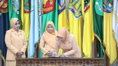 Serah Terima Jabatan Ketua DWP Kemendagri, Nani Suhajar Apresiasi Dedikasi dan Kinerja Anggota