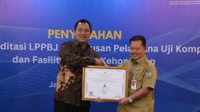 BPSDM Kemendagri Terima Sertifikat Akreditasi LPPBJ dari LKPP