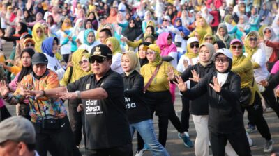 Gubernur Arinal dan Ibu Riana Senam Lampung Berjaya Bersama Masyarakat Lampung Utara