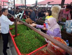 Presiden Jokowi Tinjau Harga Sembako di Pasar Bukit Sulap Lubuk Linggau