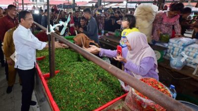 Presiden Jokowi Tinjau Harga Sembako di Pasar Bukit Sulap Lubuk Linggau