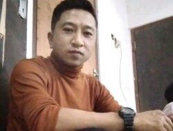 Dokter Hewan Ini Menagis Meneteskan Air Mata karena Sedang Patah Hati