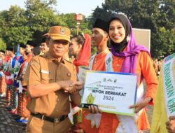 Sekda Serahkan Penghargaan Kepada Pemenang Abang Mpok Kota Bekasi Tahun 2024