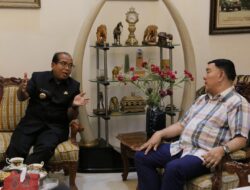 Pj. Gubernur Samsudin Silaturahmi ke Mantan Gubernur Lampung Sjachroedin ZP, Sampaikan Rencana Lanjutkan Pembangunan Kota Baru dan Gelar Upacara HUT RI