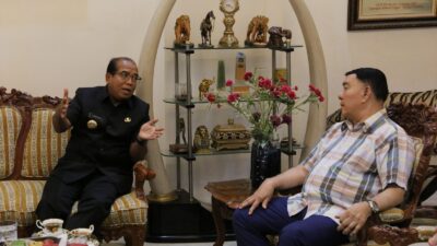 Pj. Gubernur Samsudin Silaturahmi ke Mantan Gubernur Lampung Sjachroedin ZP, Sampaikan Rencana Lanjutkan Pembangunan Kota Baru dan Gelar Upacara HUT RI