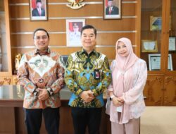 Dirjen Dukcapil Bersama Jajaran Pemkab Sumedang Tandatangani Komitmen GISA