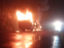 Bus Pariwisata Ludes Terbakar di Jembrana, Diduga Korsleting Listrik