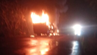 Bus Pariwisata Ludes Terbakar di Jembrana, Diduga Korsleting Listrik