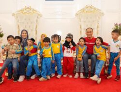 Raut Bahagia Anak- Anak Bisa Main Bareng Pj Gubernur Sulsel di Rujab