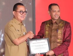 Sukses Layani 635 Warga di Hakordia 2024, Dukcapil Raih Penghargaan Pelayanan Publik dari KPK