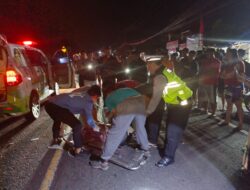 Ngeriii…! Akibat Jalan Berlobang, Pemotor Jatuh dan Terinjak Truk Hingga Kepala Putus