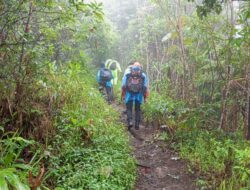 2 Pendaki Tersesat di Gunung Agung, Tim SAR Gabungan Lakukan Pencairan