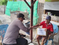 Patut Dicontoh…! Jalankan Program Minggu Kasih, Kapolsek Gilimanuk Bantu Sembako untuk Warga Kurang Mampu
