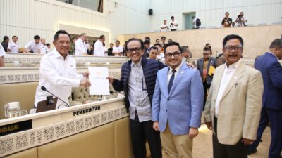 Pemerintah, Komisi II DPR RI, dan Penyelenggara Pemilu Sepakat Pelantikan Kepala Daerah Non-Sengketa Dilaksanakan 6 Februari 2025