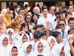 Wamendagri Ribka Haluk Dampingi Wapres Gibran Tinjau Program Makan Bergizi Gratis di Surabaya