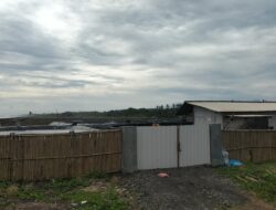 Pol PP Jembrana Segel Tambak Udang di Tanah Negara, Warga Minta Desa Tutup Akses Jalan