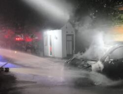 Mobil Terbakar di Parkiran RS Bunda Jembrana, Damkar Kerahkan 4 Unit Armada