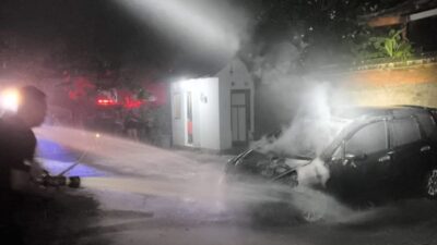 Mobil Terbakar di Parkiran RS Bunda Jembrana, Damkar Kerahkan 4 Unit Armada