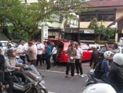 Pembagian Takjil Buka Puasa Polsek Mamajang