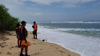 Mih Dewa Ratu…! WNA China Dilaporkan Terseret Arus di Pantai Nyang-Nyang