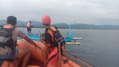 Ditolong Tim SAR, Dewa Cokong dan Pamannya Selamat Setelah Terombang-Ambing di Tengah Laut