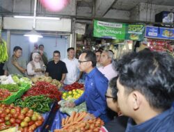 Cek Harga Pangan di Pasar Kosambi Bandung, Wamendagri Bima: Secara Keseluruhan Tidak Ada Gejolak Harga