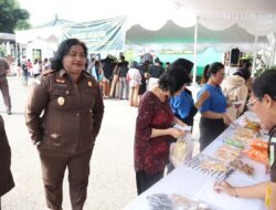 Masyarakat Berbondong-Bondong Datangi Kantor Kejari Jembrana Berbelanja Kebutuhan Pokok
