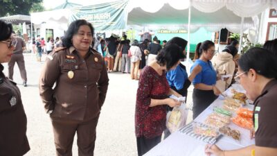 Masyarakat Berbondong-Bondong Datangi Kantor Kejari Jembrana Berbelanja Kebutuhan Pokok