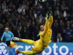 Arne Slot Puji Performa Alisson Becker : Dialah Yang Terbaik Didunia