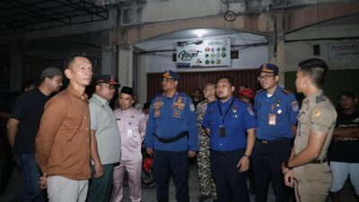 Dirjen Bina Adwil Safrizal ZA Beri Komando Langsung kepada Tim Damkar dalam Penanganan Kebakaran di Pekanbaru