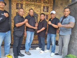 Pengurus DPC LSM Jarrak Jembrana Dilantik, Dian Risdianto Menerima Tongkat Komando