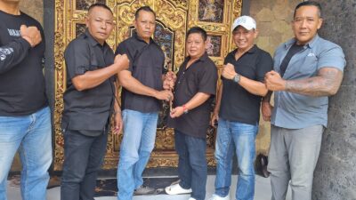 Pengurus DPC LSM Jarrak Jembrana Dilantik, Dian Risdianto Menerima Tongkat Komando