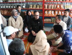 Wamendagri Bima Apresiasi Sentra Pengolahan Bawang Goreng Kabupaten Solok yang Akan Bermitra dengan Kopdes