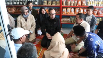Wamendagri Bima Apresiasi Sentra Pengolahan Bawang Goreng Kabupaten Solok yang Akan Bermitra dengan Kopdes