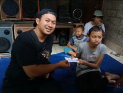 Menyayat Hati, Luh Putu Yulianti Pelantun Tembang ‘Rindu Meme’ Menerima Santunan dari Rio Jaya Motor