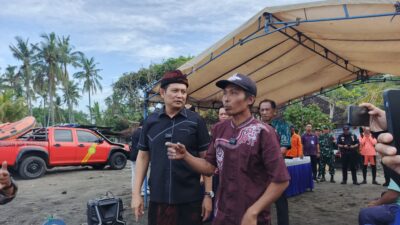 Bupati Jembrana Beri Pengharggan Nelayan dan Relawan Penyelamat Korban KMP Tunu Pratama Jaya