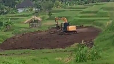 Lapor Pak…! Ada Pengerukan Lahan Persawahan di Pendem untuk Perumahan, Tolong Dicek