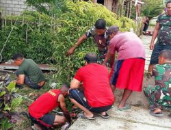 Babinsa Supiori Selatan Tingkatkan Kebersamaan Lewat Perbaikan Pipa Air