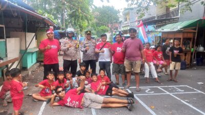Polisi Di Tambora Hadir Meriahkan Lomba 17 Agustus Bersama Warga RW 003 Duri Selatan
