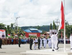 Dilatih Serka Kusnadi, Paskibra Kabupaten Supiori Sukses Kibarkan Merah Putih di HUT Ke-80 RI