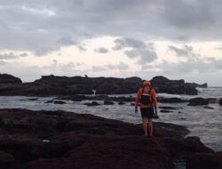 Astaga…! Ada Tiga Orang Tenggelam di Pantai Mengening, Tim SAR Gabungan Diterjunkan Lakukan Pencarian