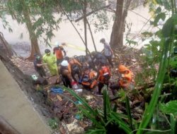 1 Jenazah Korban Banjir Berhasil di Evakuasi Tim Sar, di Aliran Sungai Dam Tirta Gangga Jalan Kertanegara