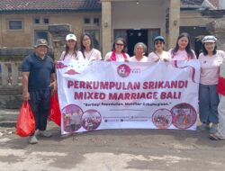 Srikandi Mixed Marriage Bali Tebarkan Solidaritas Serahkan Bantuan Sosial Buat Korban Banjir di Bali