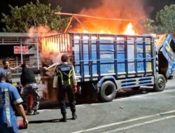 Petugas Jaga BKO bersama Karyawan ASDP Berhasil Padamkan, Truk Bermuatan Rongsokan yang Terbakar di Pelabuhan Gilimanuk